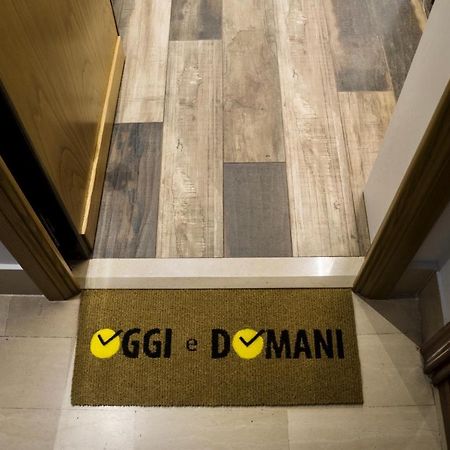 Oggi E Domani Apartment Naples Luaran gambar