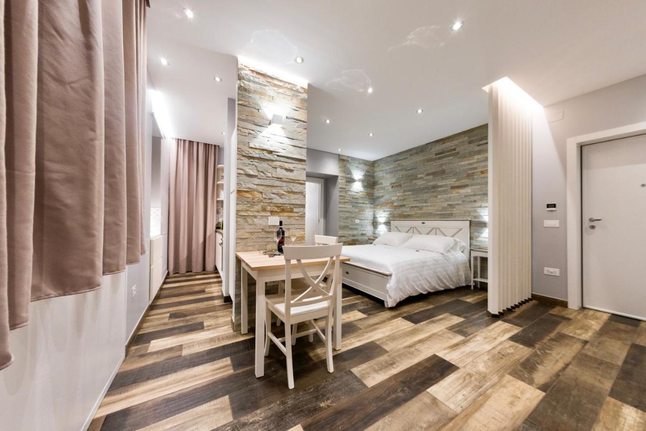 Oggi E Domani Apartment Naples Luaran gambar