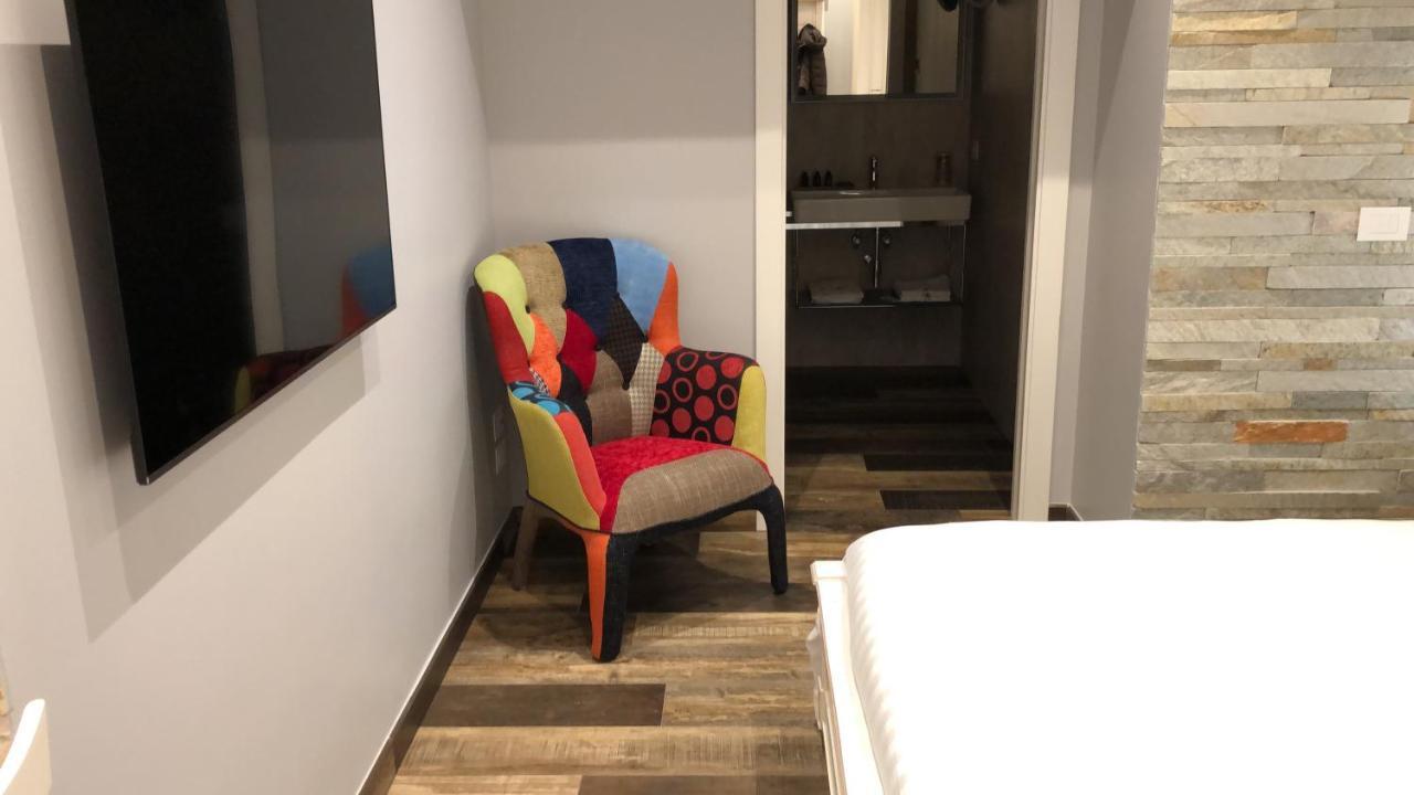 Oggi E Domani Apartment Naples Luaran gambar